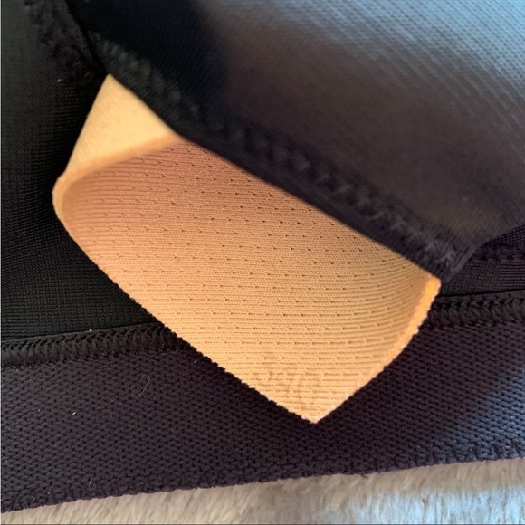 Lululemon Ta Ta Tamer Sports Bra  Women's Size 34C - Picture 10 of 10